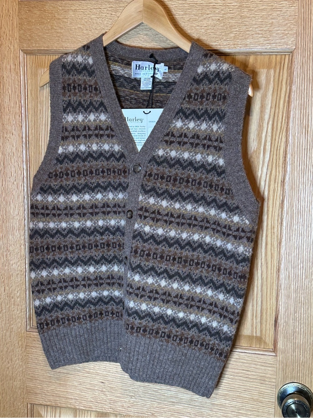 Harley of Scotland vest brown Fair Isle pattern 100% pure  wool. NWT size large